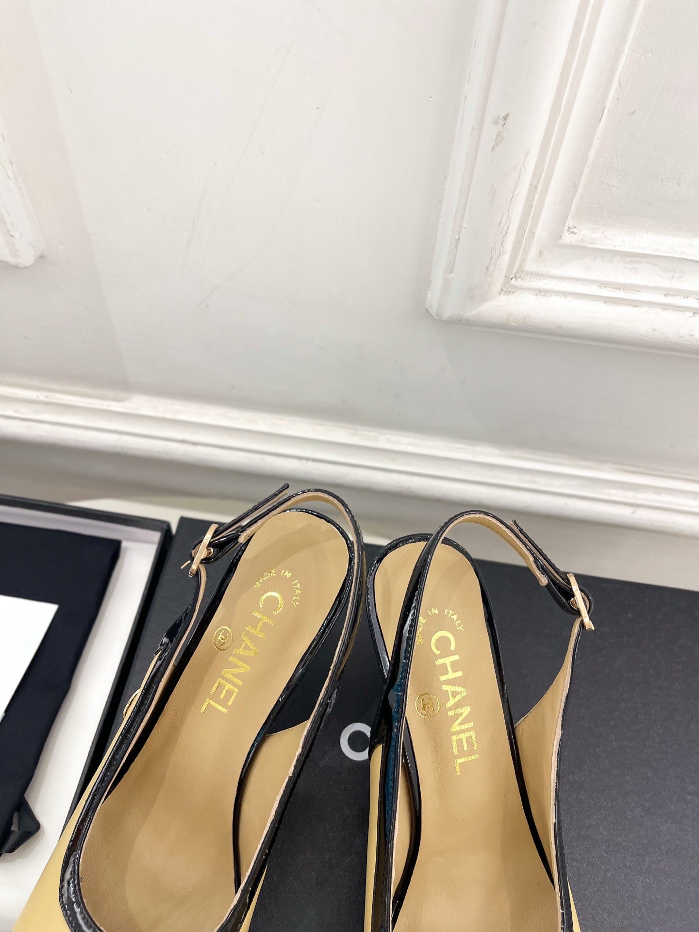 CC 26s Slingbacks Conic Heel 9cm Black Beige Leather 946884