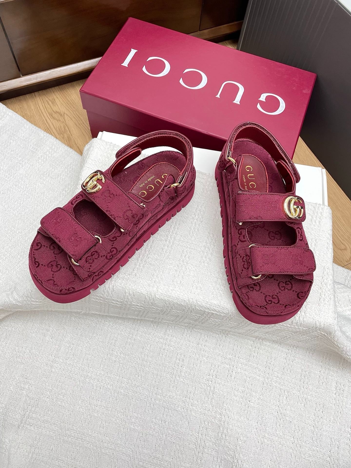 GG CLASSIC SANDALS 25S IN RED FABRIC WITH GOLD HARDWARE