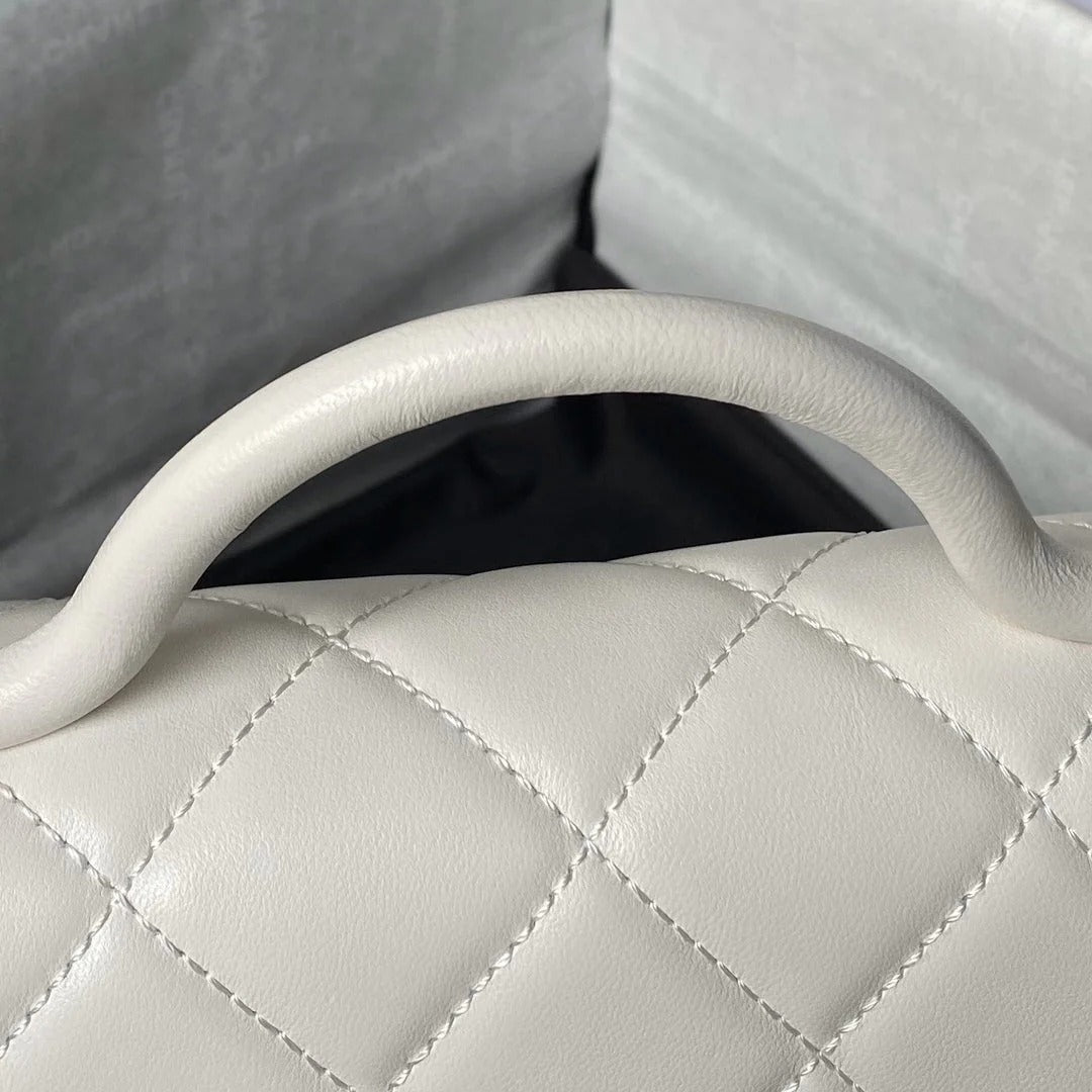 CC  25S FLAP BAG 18 CM IN WHITE LAMBSKIN WITH TOP HANDLE