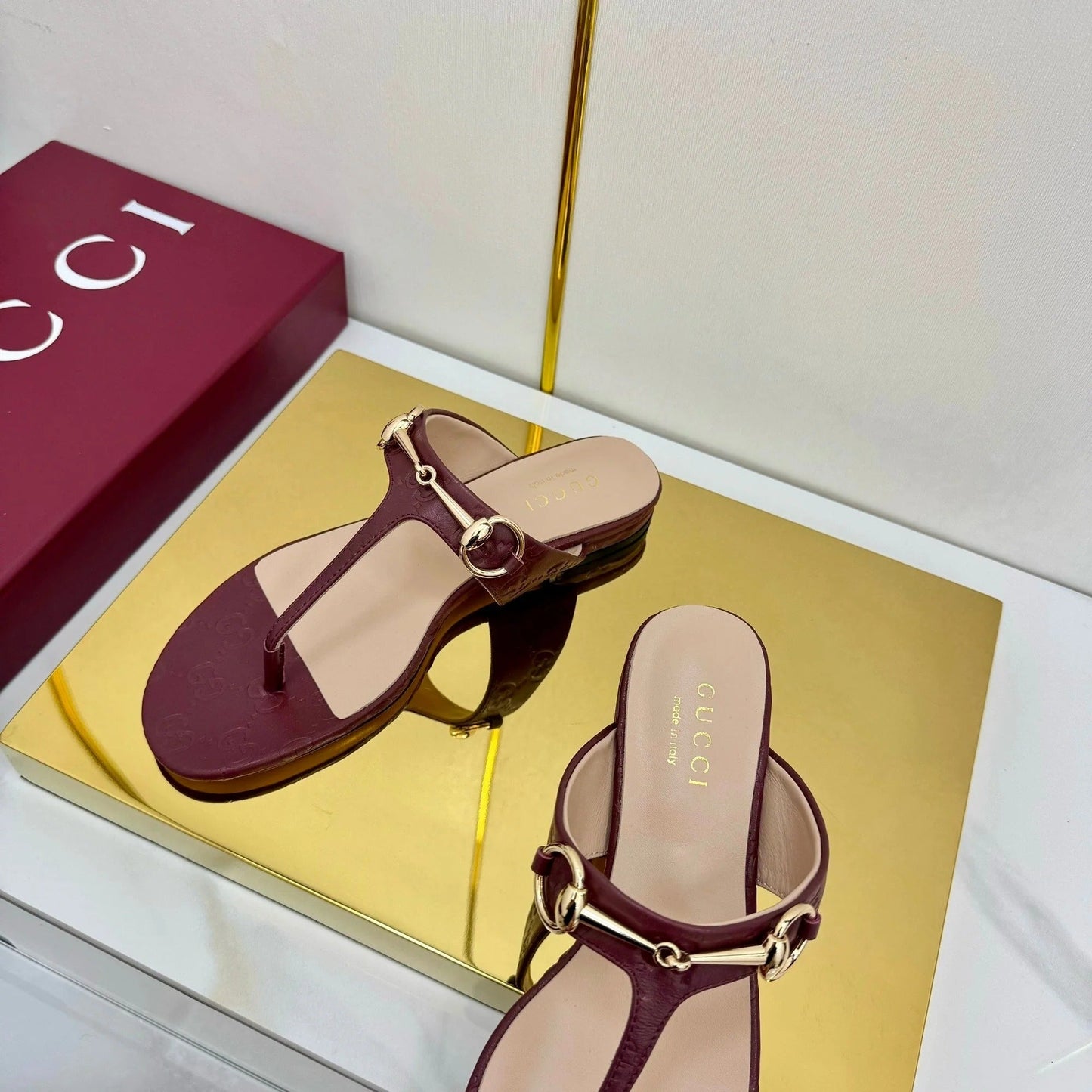 THONG SANDALS IN RED LAMBSKIN PRINTED LOGO WITH GOLD HARDWARE