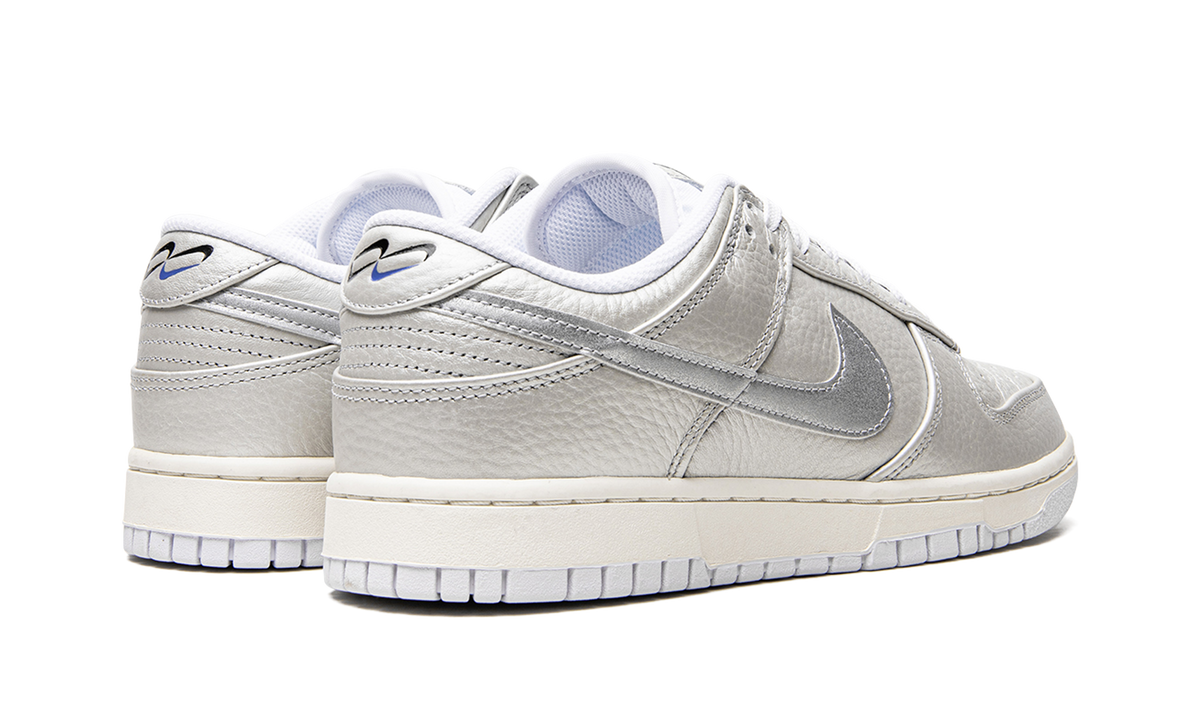 Dunk Low "Metallic Silver" DX3197 095