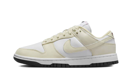 NIKE DUNK LO LX WMNS "Coconut Milk" DZ2710 100