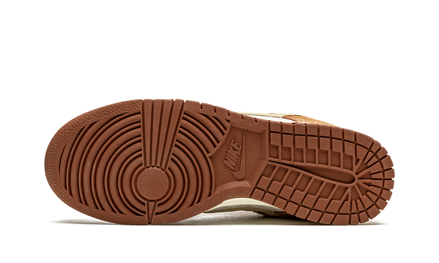 Dunk Low PRM "Medium Curry" DD1390 100
