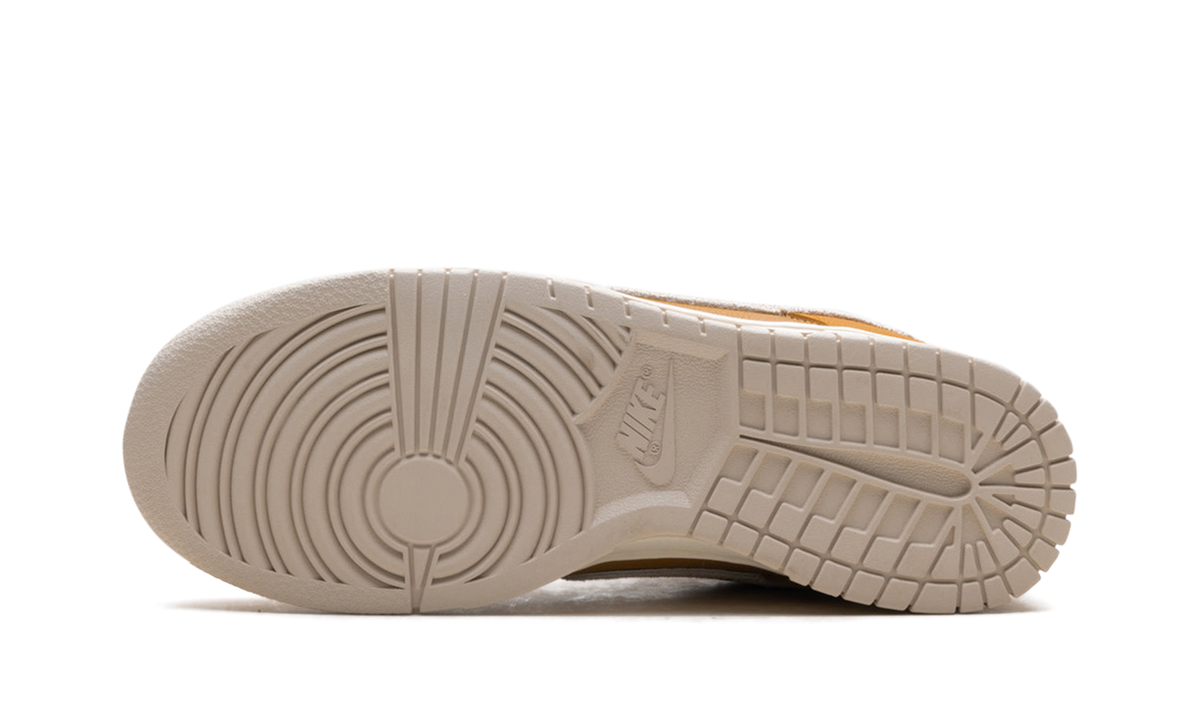 Dunk Low "Monarch" HJ9121 815
